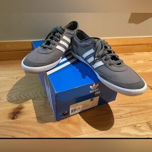 Adidas Men’s Court Spin sneakers size 12,(UK 11-1/2)